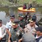 HUT Ke-79 TNI Panglima Komando Daerah Militer Iskandar Muda, Mayor Jenderal TNI Niko Fahrizal, M.Tr.( Han ), memimpin langsung Karya Bhakti secara serentak pembersihan Daerah Aliran Sungai (DAS) antispasi Banjir. Sabtu 28/09/2024. photo Dicky.