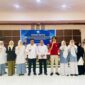 Siswa SMAN 2 Unggul Ali Hasjmy menerima medali juara pertama LDBI tingkat Kabupaten Aceh Besar, di Aula Kantor Cabang Dinas Pendidikan di Banda Aceh, Kamis (26/09/2024) malam. 
