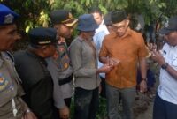 Pj Bupati Bireuen, Jalaluddin, SH MM didampinggi Kapolres AKBP Jatmiko, SH MH, Kejari Munawal Hadi, SH MH, Dandim 0111/Bireuen, Letkol Inf Ade Munandar, SIPem saat pertemuan dengan keuchik, perangkat gampong serta warga dilokasi penemuan Biji Emas