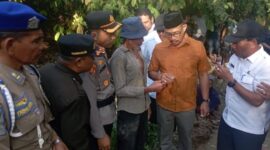 Pj Bupati Bireuen, Jalaluddin, SH MM didampinggi Kapolres AKBP Jatmiko, SH MH, Kejari Munawal Hadi, SH MH, Dandim 0111/Bireuen, Letkol Inf Ade Munandar, SIPem saat pertemuan dengan keuchik, perangkat gampong serta warga dilokasi penemuan Biji Emas