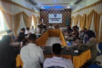 Kaban Kesbangpol Kota Langsa, Zulhadisyah saat rapat bersama FKUB Kota Langsa, di Aula setempat, Selasa (1/10/24).