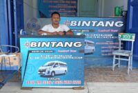 Salah seorang agen loket terminal Bireuen Aris Putra 