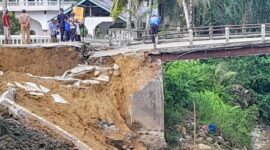 Proyek Jembatan dikerjakan adal jadi, akhirnya ambruk 