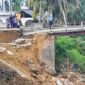 Proyek Jembatan dikerjakan adal jadi, akhirnya ambruk 