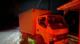 Mobil box ditinggal di lokasi, Sopir melarikan diri 