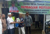 Petani mendapatkan pestisida gratis 
