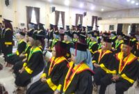 Mahasiswa STIKes Bustanul Ulum Langsa saat mengikuti wisuda di Aula Convention Tirta Vitra Hall Langsa, Sabtu (5/10/24).