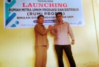 Sekda Kota Langsa Suriyatno,AP,.MSP bersama Kadisperindagkop dan UKM Kota Langsa Launching Rumah Mitra UMKM di Gampong Geudubang Aceh, Kecamatan Langsa Baro