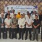 Pj Sekdakot Langsa, Suryatno AP MSP, didampingi Kepala Kesbangpol Kota Langsa, Drs Zulhadisyah S MSP, saat foto bersama pada launching aplikasi Sistem Informasi Online Layanan Administrasi (Siola), di Aula Kesbangpol Kota Langsa