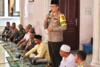 Kapolres Pidie Jaya, AKBP Ahmad Faisal Pasaribu, S.H., S.I.K., M.H., melaksanakan silaturrahmi dengan Pimpinan Pesantren Darul Faizin, Tgk. H. Imran, di Gampong Kiran Baroh.