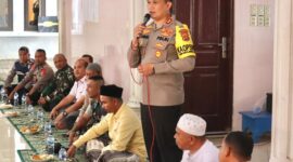 Kapolres Pidie Jaya, AKBP Ahmad Faisal Pasaribu, S.H., S.I.K., M.H., melaksanakan silaturrahmi dengan Pimpinan Pesantren Darul Faizin, Tgk. H. Imran, di Gampong Kiran Baroh.