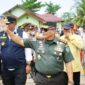 Pangdam IM, Kapolda Aceh dan Pj Gubernur Aceh tinjau lokasi banjir seraya memberikan bantuan kepada warga 