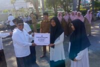 Pemberian beasiswa kepada santri dan hafidz 