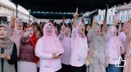 Ratusan emak - emak teriakan yel, yel menangkan 01, Cabup dan Wabup Aceh Singkil 