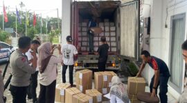 Ratusan ribu surat suara, Gubernur/Wakil Gubernur dan Walikota/Wakil Walikota Langsa tiba di kantor KIP Langsa, sekira pukul 17.00 WIB, mengunakan mobil box.