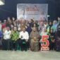 Fazlun Hasan dan Mutia Apriani foto bersama dengan para relawan pendukung 