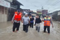 Satbrimob Polda Aceh, Kompi 2 Batalyon B Pelopor Aramiyah, membantu penanganan dan evakuasi korban terdampak banjir  