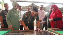 Pangdam IM Mayor Jenderal TNI Niko Fahriza, M. Tr. (Han), meresmikan bantuan pembangunan kanopi serta sejumlah fasilitas lainnya di SMPN 1 Banda Aceh, Kamis (17/10/24).