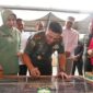 Pangdam IM Mayor Jenderal TNI Niko Fahriza, M. Tr. (Han), meresmikan bantuan pembangunan kanopi serta sejumlah fasilitas lainnya di SMPN 1 Banda Aceh, Kamis (17/10/24).