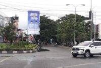Badan Jalan Kota Banda Kerab digenangi banjir meskipun hujan tidak deras, terutama disimpang empat, Jalan Dr. Mr. Mohd Hasan, Gampong Batoh, Kec. Lueng Bata, salah satu Kota Banda Aceh.