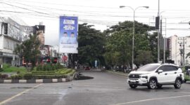 Badan Jalan Kota Banda Kerab digenangi banjir meskipun hujan tidak deras, terutama disimpang empat, Jalan Dr. Mr. Mohd Hasan, Gampong Batoh, Kec. Lueng Bata, salah satu Kota Banda Aceh.