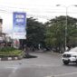 Badan Jalan Kota Banda Kerab digenangi banjir meskipun hujan tidak deras, terutama disimpang empat, Jalan Dr. Mr. Mohd Hasan, Gampong Batoh, Kec. Lueng Bata, salah satu Kota Banda Aceh.