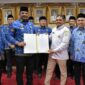 Penjabat Gubernur Aceh Dr H Safrizal ZA M Si, menunjuk Jamaluddin sebagai Ketua Badan Reintegrasi Aceh (BRA) sisa jabatan 2020-2025, menggantikan ketua sebelumnya Suhendri. Senin 28/10/2024.