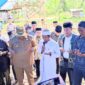 Plh. Kepala Kantor Kementerian Agama Kabupaten Simeulue Abusmar, M. Pd dan Pj. Bupati Simeulue Teuku Reza Fahlevi, S.E, M.M hadiri Peletakan batu pertama Pembangunan Pondok Pesantren Darul Ulum yang berlangsung di Desa Luan Balu Kecamatan Teluk Dalam Kabupaten Simeulue, Kamis (31/10/2024).