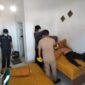 Pria asal Marelan Kota Medan, Sumatera Utara, ditemukan terbaring kaku dalam kamar Kosan yang dihuninya di gampong Lampulo, Kuta Alam, Banda Aceh, Jumat (1/11/2024) pagi.
