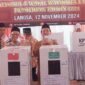 Asisten II Pemko Langsa Ali Musafah saat ikut simulasi pemungutan dan perhitungan suara di kantor KIP setempat.