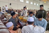 Ratusan saksi Paslon  Mu'Min Dipeusijuk (tepung tawar - red)