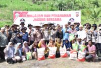 Kapolres Bireuen AKBP Jatmiko, S.H., M.H., dan jajaran tanam jagung bersama masyarakat 