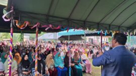 Marwan Dasopang saat kunjungan kerja (kunker) bersama Anggota Komisi V DPR RI, H Ruslan Daud (HRD), di Desa Beunyot, Kecamatan Juli, Bireuen.
