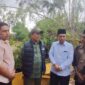 HRD saat meninjau Jembatan gantung yang putus akibat terjangan banjir 