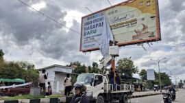 Panwaslih lakukan pembersihan Alat Peraga Kampanye (APK).