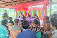 Danrem 012/TU Kolonel Inf Benny Rahadian, S.E, M.Han menyempatkan diri untuk berinteraksi dengan petani di Kecamatan Teupah Barat, Sabtu (30/11/2024)