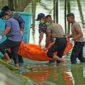 

    Home
    Nanggroe
    Kutaraja

Berita Banda Aceh
Penemuan Mayat Tanpa Identitas di Depan TPA Banda Aceh
Tayang: Selasa, 12 November 2024 10:54 WIB
Penulis: Aisyah Hartin | Editor: Muliadi Gani
zoom-inlihat foto
Penemuan Mayat Tanpa Identitas di Depan TPA Banda Aceh
SERAMBI/INDRA WIJAYA
Petugas mengevakuasi mayat pria yang ditemukan mengapung di Krueng Aceh, kawasan Dermaga Pancang, Gampong Jawa, Kecamatan Kutaraja, Banda Aceh, Senin (11/11/2024). 



Artikel ini telah tayang di Prohaba.co dengan judul Penemuan Mayat Tanpa Identitas di Depan TPA Banda Aceh, https://prohaba.tribunnews.com/2024/11/12/penemuan-mayat-tanpa-identitas-di-depan-tpa-banda-aceh. Foto IST SERAMBI/INDRA WIJAY



Artikel ini telah tayang di Prohaba.co dengan judul Penemuan Mayat Tanpa Identitas di Depan TPA Banda Aceh, https://prohaba.tribunnews.com/2024/11/12/penemuan-mayat-tanpa-identitas-di-depan-tpa-banda Aceh Senin 11/11/2024. foto ISt Indra Wijaya Serambi.
