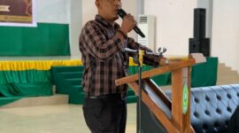 Ketua PPK Langsa Barat Munawar Bakhtiar, ST saat memberikan arahan kepada KPPS dalam kegiatan Bimtek.
