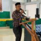 Ketua PPK Langsa Barat Munawar Bakhtiar, ST saat memberikan arahan kepada KPPS dalam kegiatan Bimtek.
