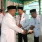Kepala Dinas Syariat Islam Rusdi SSos M.Si, memberikan ucapan selamat kepada Pengurus Daerah Persatuan Tarbiyah Islamiyah (PD PERTI) Provinsi Aceh masa bakti 2024-2029 di Dayah Al Muhajirin, Kuta Baro, Aceh Besar, Minggu (10/11/2024) malam. IST Fhoto Humas Aceh Besar.