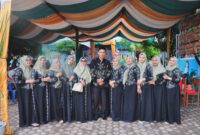 Para wali murid menghadiri peringatan Maulid Nabi Muhammad SAW 1446 H, yang digelar SD Negeri 1 Lambheu, Kecamatan Darul Imarah, Kabupaten Aceh Besar, Kamis (21/11/2024).