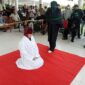 Salah seorang pelanggar Syariat Islam mendapatkan ganjaran eksekusi cambuk 