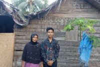 Fakrur Razi bersama ibunya tinggal rumah tak layak untuk di huni.