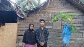 Fakrur Razi bersama ibunya tinggal rumah tak layak untuk di huni.