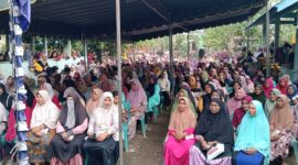 Ribuan warga Nase Barat, Kecamatan Pandrah, Kabupaten Bireuen, bersilaturrahmi dengan Anggota Komisi V DPR RI, H. Ruslan Daud (HRD)