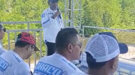 Ketua IMI Kota Langsa Dalem Syukri ST saat memberikan kata sambutan di gelaran event Drag Race dan Drag Bike di lintasan pelabuhan Kuala Langsa.