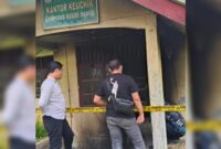 Polisi lakukan olah TKP pembakaran kantor geuchik Gampong Keude Blang, Kecamatan Darul Falah ,Aceh Timur.