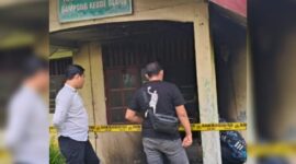 Polisi lakukan olah TKP pembakaran kantor geuchik Gampong Keude Blang, Kecamatan Darul Falah ,Aceh Timur.