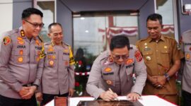 Kapolda Aceh Irjen Achmad Kartiko meresmikan gedung baru Polsek Mutiara Timur Polres Pidie.