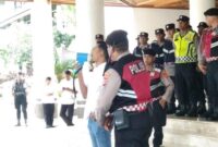 GPA saat menggelar aksi unjuk rasa di halaman Kantor Gubernur Aceh melibatkan ratusan pemuda Mahasiswa, Senin (30/12/2024).